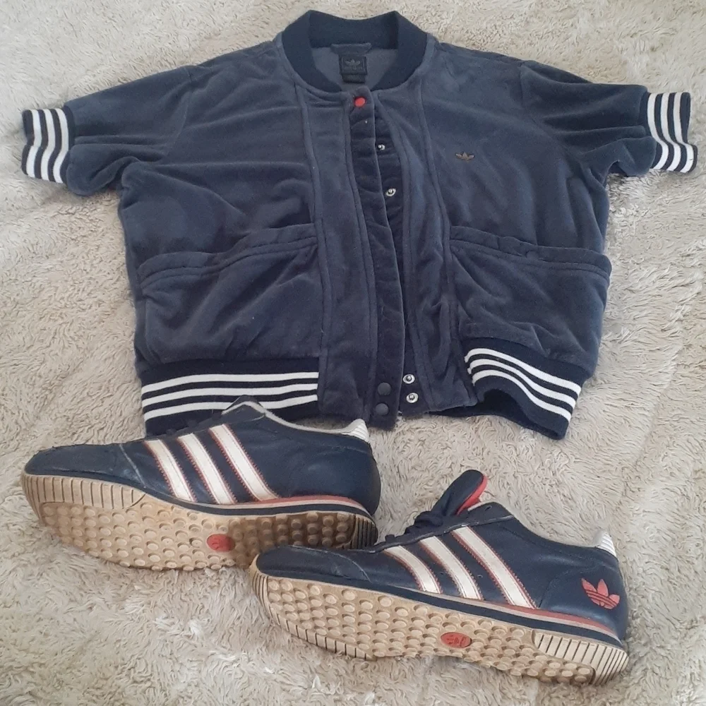 Adidas Rare Blokecore Vintage Y2K Blue Velour Short Sleeve Jacket Leather Sneaks